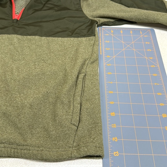 Boys Large Pullover Under Armour Green Plush with Water Resistant Shoulder Chest - Picture 7 of 7